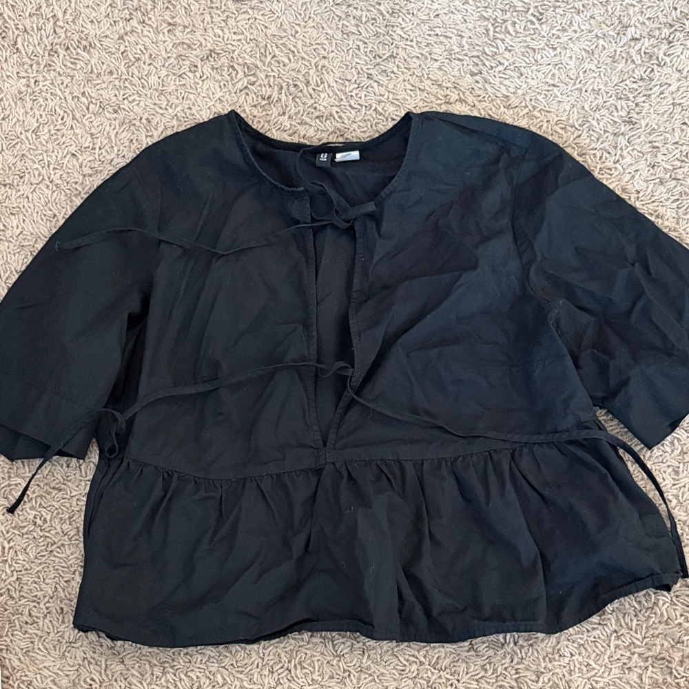 H&M Black Ruffled Blouse